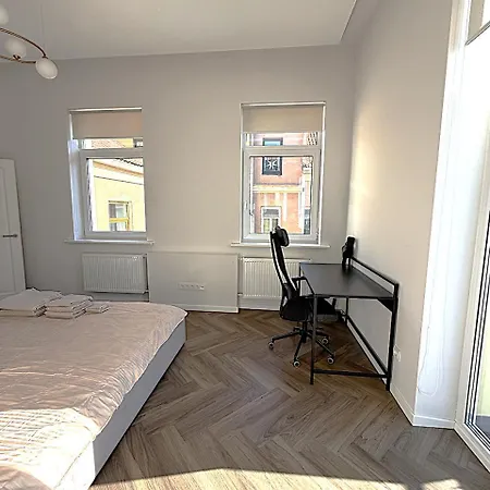 Old Town Apartment *
