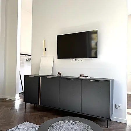 Old Town Apartment *