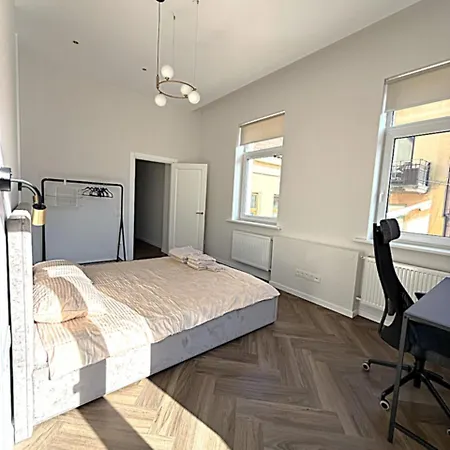 Old Town Apartment *