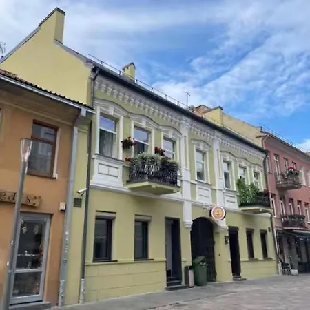 Old Town Apartment *